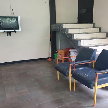 فندق Oyo Life 2090 Ratna Backpacker Syariah بروبولينغو المظهر الخارجي الصورة