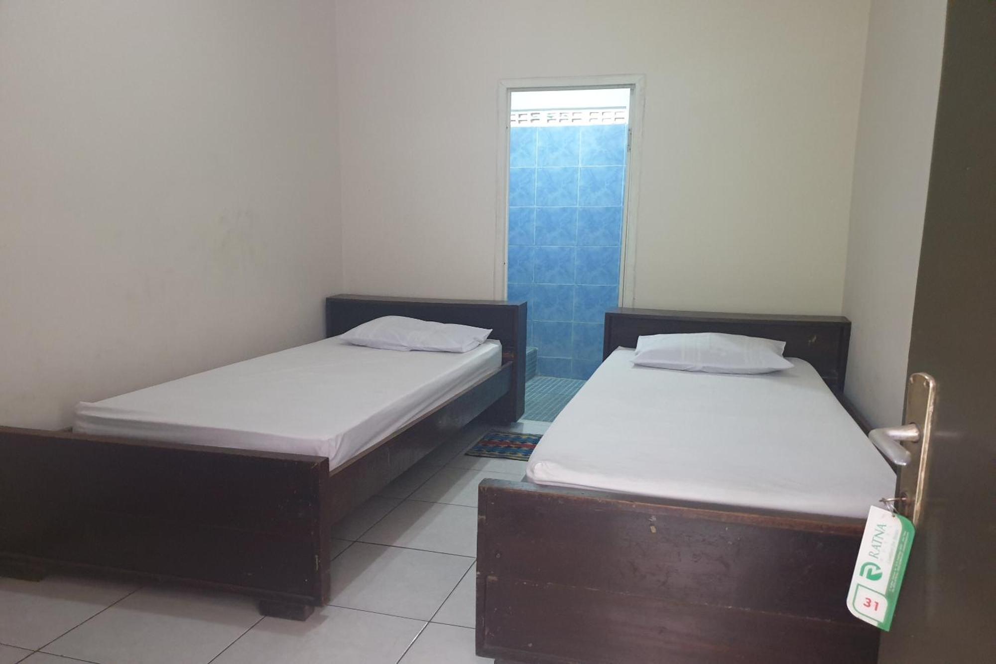 فندق Oyo Life 2090 Ratna Backpacker Syariah بروبولينغو المظهر الخارجي الصورة
