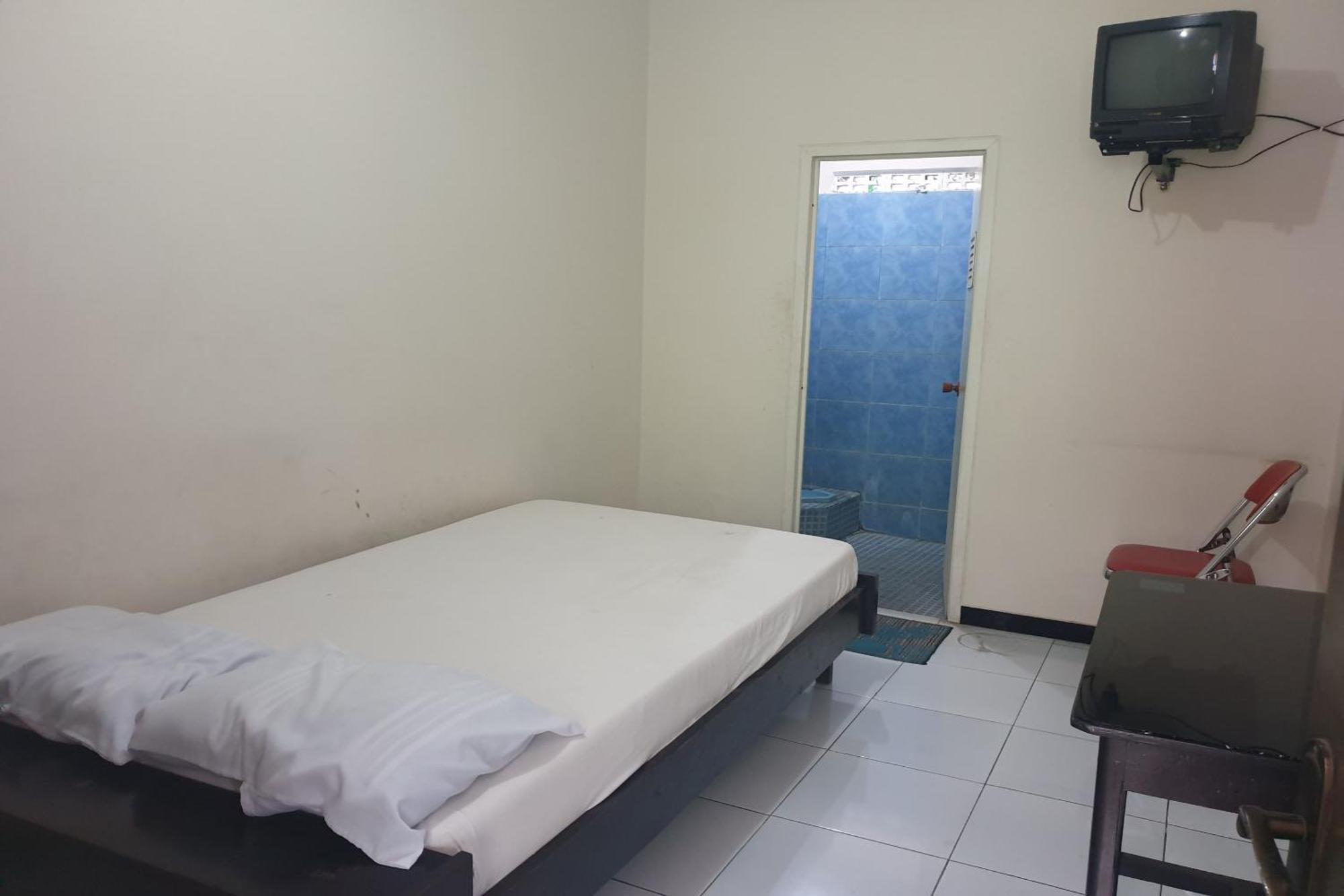 فندق Oyo Life 2090 Ratna Backpacker Syariah بروبولينغو المظهر الخارجي الصورة