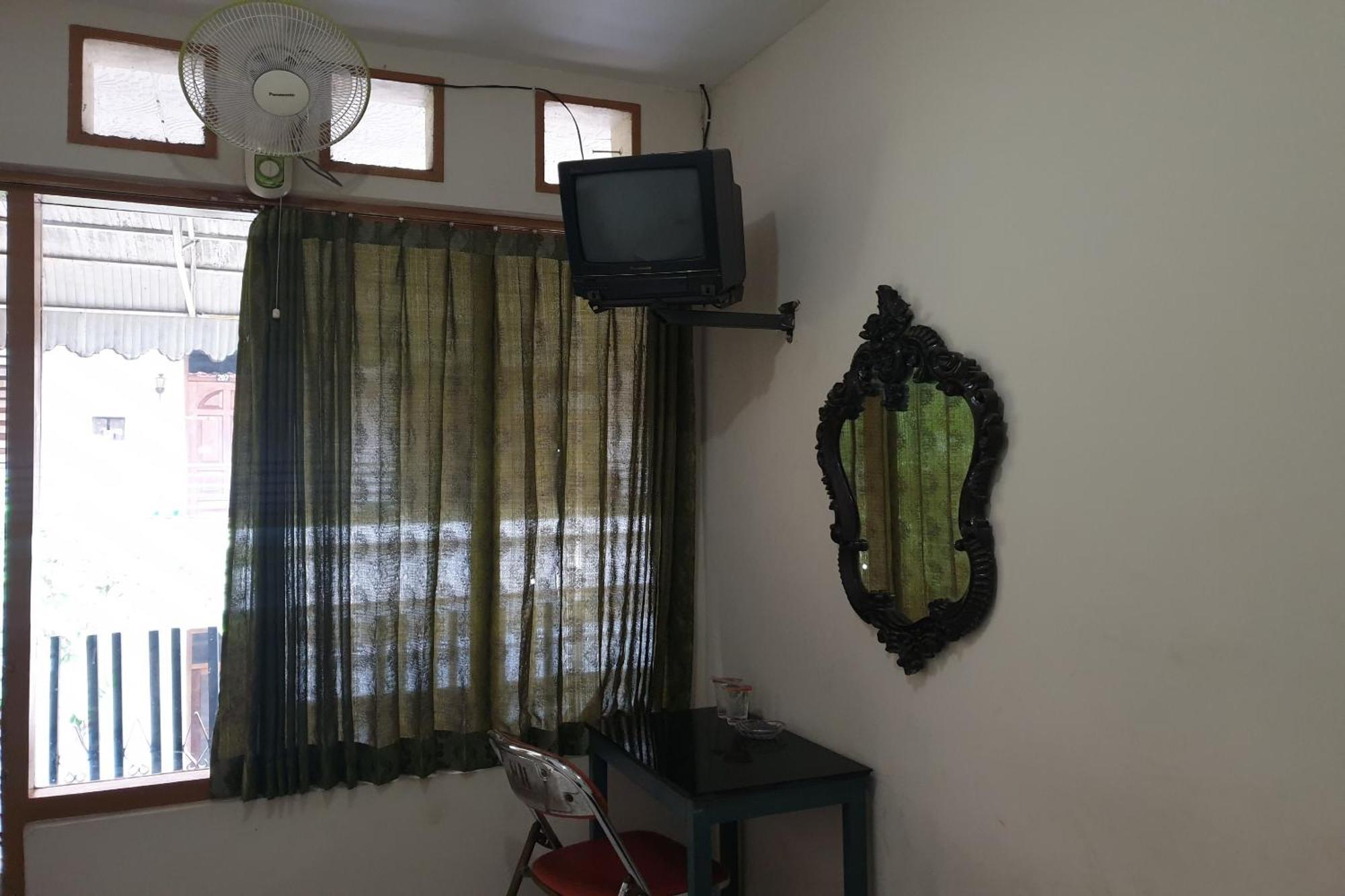 فندق Oyo Life 2090 Ratna Backpacker Syariah بروبولينغو المظهر الخارجي الصورة